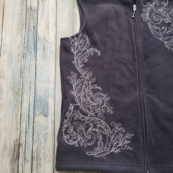 Croft & Barrow Gray Vest! - Picture 5 of 12